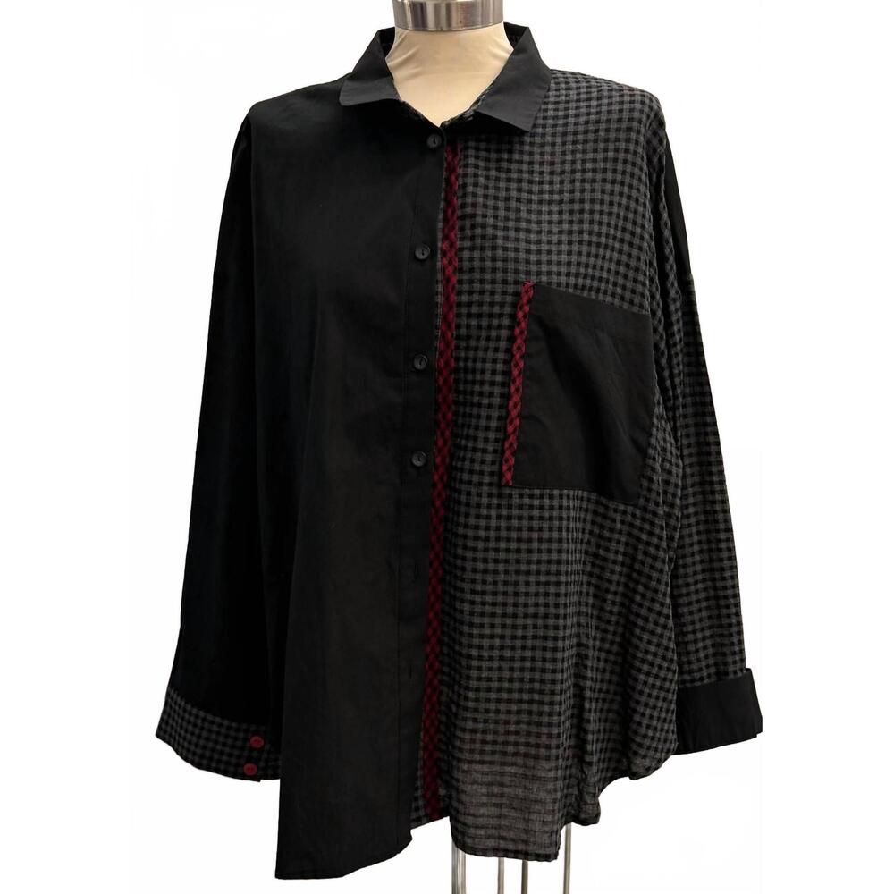 NEW TERRA women's button up top in charcoal/black